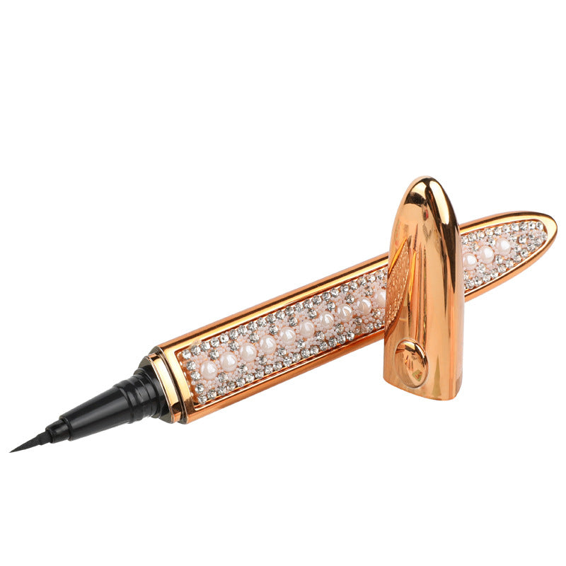 Diamond-encrusted eyeliner, soft-haired extremely fine nib, waterproof and sweat-proof, quick-drying and non-smudging eyeliner.